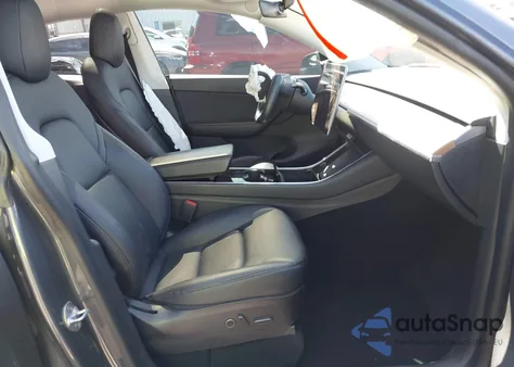 2021 Tesla Model Y Long Range Dual Motor All-Wheel Drive z USA, uszkodzony, nr VIN 5YJYGDEE4MF073681